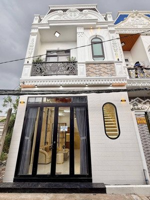 nhà 1 trệt 1 lầu mới xây (full nội thất - trục chính hẻm 147 (liên tổ 12-20) đường nguyễn văn cừ