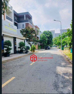 tôi chính chủ cần bán lô đất 161.3m2(7.5x21.5), sổ riêng cá nhân, gần công viên bán 28.9 tỉ