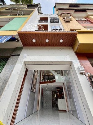 mặt tiền kinh doanh hay ở siêu vip - cực hiếm - đường hoàng sa - gần chợ phạm văn hai - 4 tầng btct