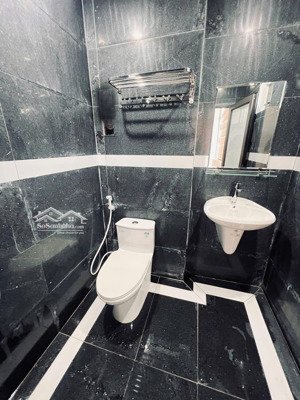 bán căn hộ dịch vụ 5 tầng 1 tum khu đô thị fpt - hoà hải - dòng tiền 55 triệu/ tháng