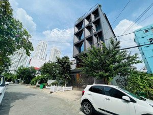 toà nhà văn phòng mt trung tâm quận 7. ngang lớn 10mx26m. dt sàn 1.000m2. giảm giá bán nhanh 49 tỷ