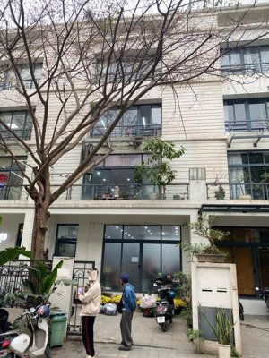 cho thuê nhà đường triều khúc, thanh xuân, hn. 150m2, 5 tầng, thông sàn có thang máy. giá 50tr/th