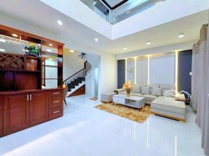 bán mặt tiền kinh doanh 3 tầng 90m2 (5x18) vuông vức nhỉnh 6 tỷ đường 10m+vỉa hè -nguyễn trãi dĩ an