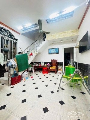 hơn 3 tỷ nhà dương cát lợi, dt 5x14m, 4 pn, shr hc