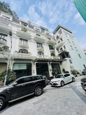 bán nhà liền kề cầu giấy 110m2 7 tầng thang máy an ninh tốt cạnh vườn hoa, giá chào: 54.99 tỷ