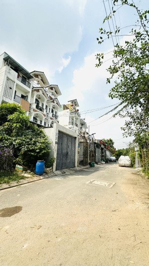 đất hẻm xe tải. cao ráo ko ngập. gần phạm văn đồng. linh đông. gần chung cư 4s. giá hợp lí. sổ hồng