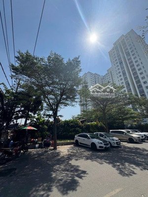 cần bán lô đất diện tích lớn. cách đường trịnh quang nghị chỉ 50m