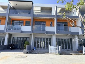 nhà thô gói 8 capella trục đường 27m giá 7,7 tỷ ( chưa bao 5%)