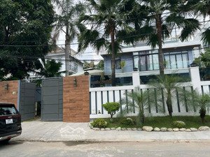 vip! bán biệt thự nguyễn văn hưởng p. thảo điền q.2| dt: 21x34| 3 lầu| giá 220 tỷ