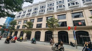 nhà mặt phố chùa láng 121m2 10 tầng 2 mặt phố view thóang, gần hồ, kinh doanh đỉnh