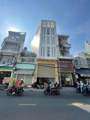 bán gấp chdv mt 148 lê bình 5,5x14m, 6 tầng thang máy, full nội thất dòng tiền 120tr chỉ 30,5 tỷ