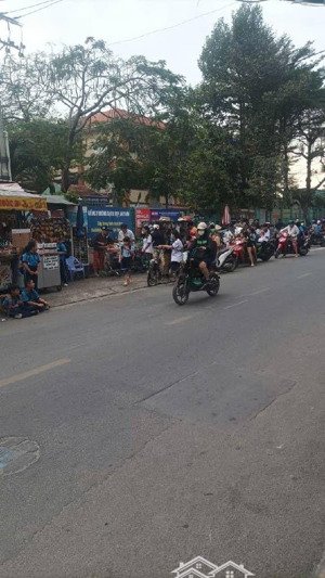 mặt tiền đường nhựa 8m thông. dt 4x15 (60m2). nhà 2 tầng - 2pn-2wc. ngay gò xoài. giá 6,x tỷ