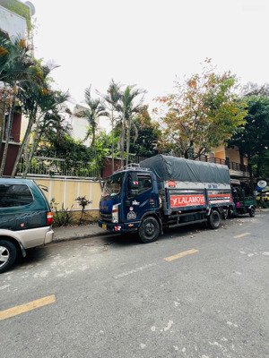 mặt tiền đường hồ ngọc cẩn, phường tân thành, quận tân phú. (dt: 10x20m cấp 4). giá: 32 tỷ