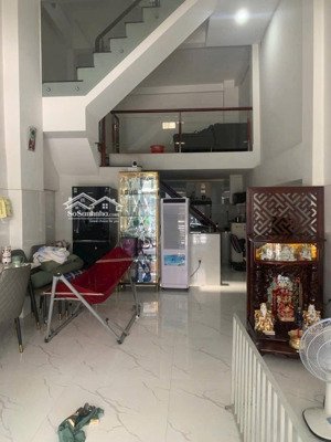 ban nhà mặt tien đuong binh hưng sat quốc lộ 50