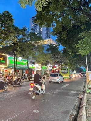 bán tòa apment mặt hồ tầy, 18 phòng căn hộ săn cho thuê khai thác. doạnh thu 180tr/ tháng.