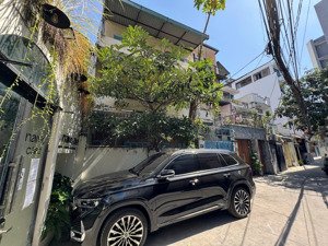 hẻm xe hơi võ thị sáu quận 1. ngang 7m5 dài 15m . giảm mạnh 4 tỷ cần bán gấp trươc tết