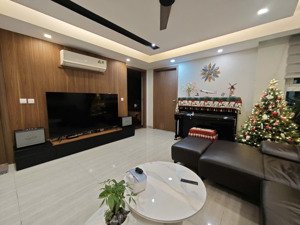 cho thuê biệt thự k2 ciputra 150m 4 tầng 05pn đồ gắn tường giá 30tr/ tháng. lh e hường 