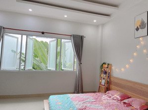 chính chủ cho thuê chdv full nt đối diện trường đại học rmit quận 7