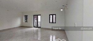 cho thuê mặt bằng văn phòng, lớp học, gần trường , chung cư gia thụy 162m2 thông sàn giá 14 tr
