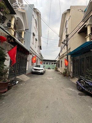 nhà tx24 - hẻm trải nhựa rộng 6m - dt 4 x 13 - 3 tầng, 4pn - giá nhỉnh 5,6 tỷ bớt nhẹ .