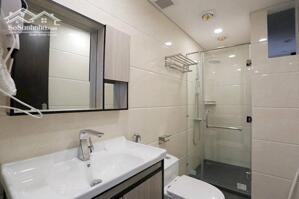 Cho thuê căn hộ 2PN rộng 80m2 tại Trúc Bạch, Ba Đình, đầy đủ nội thất đẹp, hiện đại