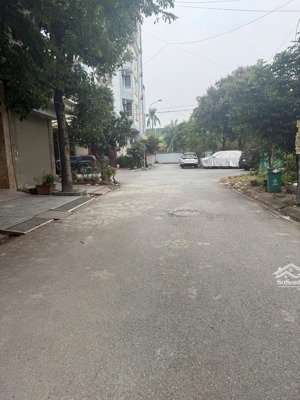 tôi chính chủ cần bán nhà khu phân lô tđc tu hoàng xuân phương dt 50m2 x3,5t đường vỉa hè 13,5m