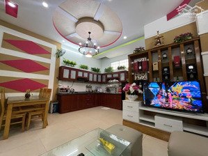 bán nhà 4pn5wc full nội thất .hẻm đường lê hồng phong, p.4,vũng tàu.giá: 5tỷ600lh: ms.nga