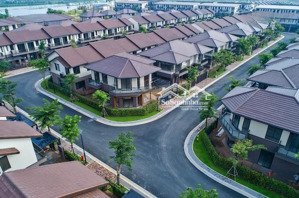 biệt thự waterpoint , đầy đủ nội thất, sổ hồng , giá chỉ 9,2 tỷ