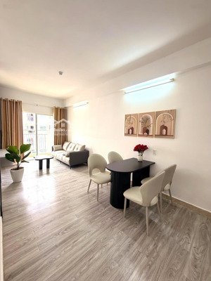 cần bán căn hộ hoàng quân có sẵn nội thất, tầng trung, sổ đỏ lâu dài, cách biển chỉ 1km