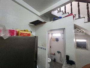 nhà đẹp 3 tầng, trung tâm q7 cạnh đường 6m, ra nguyễn thị thập chỉ 50m, ngang 3.9m, giá hơn 5 tỷ