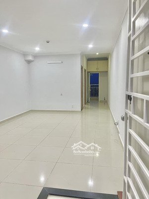 cho thuê căn hộ 49m2 1pn1wc giá 5.5tr green town bình tân block a trống có 1 máy lạnh