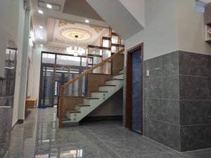 nhà xây mới, đã hoàn công - kdc an ninh, đường ô tô, không ngập - 5 phút khu cnc, 15 phút metro, q2