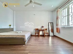 phòng mới 40m.không gian rộng.tách bếp hoàng hoa thám tân bình thang máy.