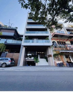 bán nhà mặt phố nguyễn đình thi tây hồ lô góc siêu hiếm dt150m2 6t mt22m giá chỉ 200 tỷ.