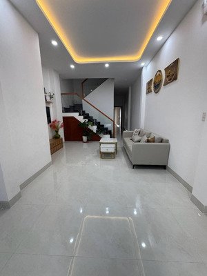 nhà đẹp tỷ mỷ từng chi tiết - 2 tầng - 3 phòng ngủ - nở hậu tài lộc