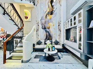 thiết kế hiện đại - 3 tầng - 3 phòng ngủ - vị trí vàng