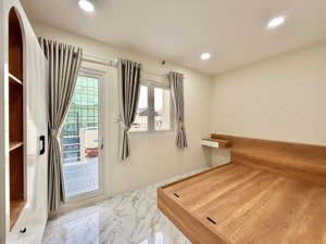 căn hộ 1pn, ban công siêu lớn, rộng hơn 40m2, nằm ngay phổ quang, gần sân bay, giáp phú nhuận, q10