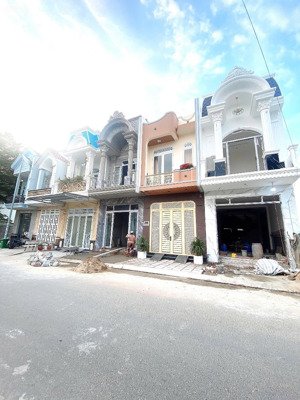 bán nhà mới hoàn thiện 1 trệt 1 lầu -full nội thất cao cấp - gần bv nhi đồng , trường đh fpt