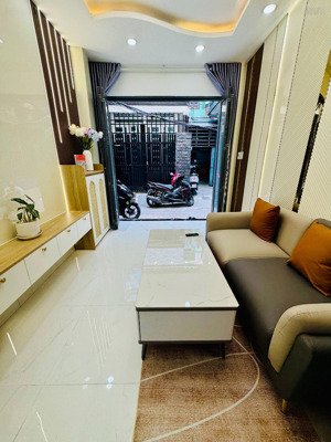 nhà đẹp bước vào là muốn mua - 4 tầng - 2 phòng ngủ - thiết kế hiện đại