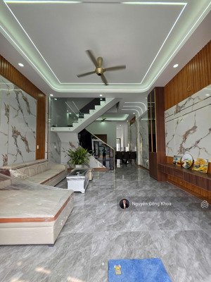 bán nhà ngang 5x25m, gara ô tô, phòng ngủ dưới, gần giáo xứ bà trà 1,2km, p.bình chuẩn, tp.thuận an