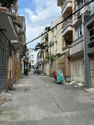 gia đình cần bán đất 4,4x21m (102m2) tiện xây 6 tầng giá 10,7 tỷ tương đương 100tr/m2