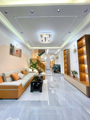 bán gấp nhà 56m2.2 tầng đúc btct.hẻm xe hơi tránh.ngang 4 dài 14m.gần aone tân phú.100m ra tới chợ