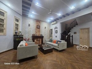 bán biệt thự vân hồ- hai bà trưng ngõ nông_xe 3 bác đi bộ ra cv thống nhất dt 90m-mt 9.5m giá 21 ty