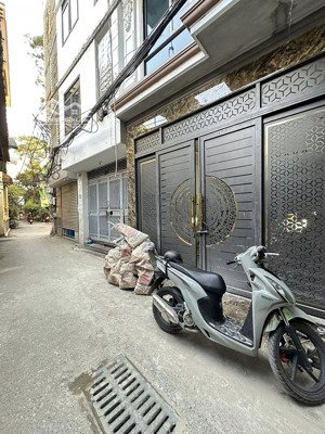 8,2 tỷ - ô tô dừng đỗ chỉ 10m, dt 36m2*5t, mt 4,3m, ba gác phi thông vòng quanh