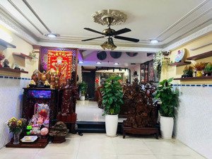 bán nhà mặt phố nguyễn sơn, khu nhiều vp , xây 4 lầu , ngang 4,5m , nhiều tiện ích, giá 17,5 tỷ