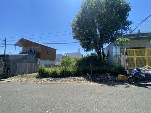 cần bán đất mt 10m lê văn tám gần nguyễn khuyến, p. 2, tp. bảo lộc. dt: 227m2 vuông vức, nở hậu