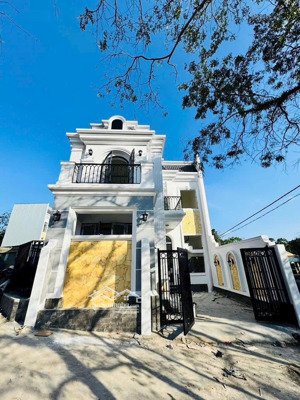 mở bán villa 2 tầng thiết kế tân cổ điển full nội thất gần đường quy hoạch 43m