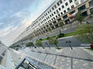 cho thuê shophouse xây đẹp 5t, có thang máy. giá 25 triệu/ tháng