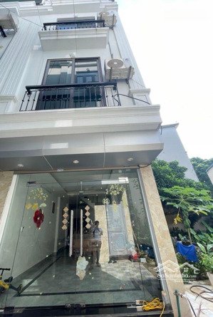 cần bán gấp căn nhà 3 tầng dt 42m .còn mới .kh mua ở luôn đón tết.giá hơn 4tỷ