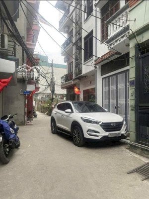 cho thuê nhà vĩnh hưng, 40m x 4 tầng, giá 12 triệu, 4 ngủ, 4 wc, full nội thất, ô tô vào nhà.